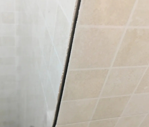 义乌瓷砖空鼓维修公司分享阳台瓷砖脱落的修复过程可以分为以下几个步骤